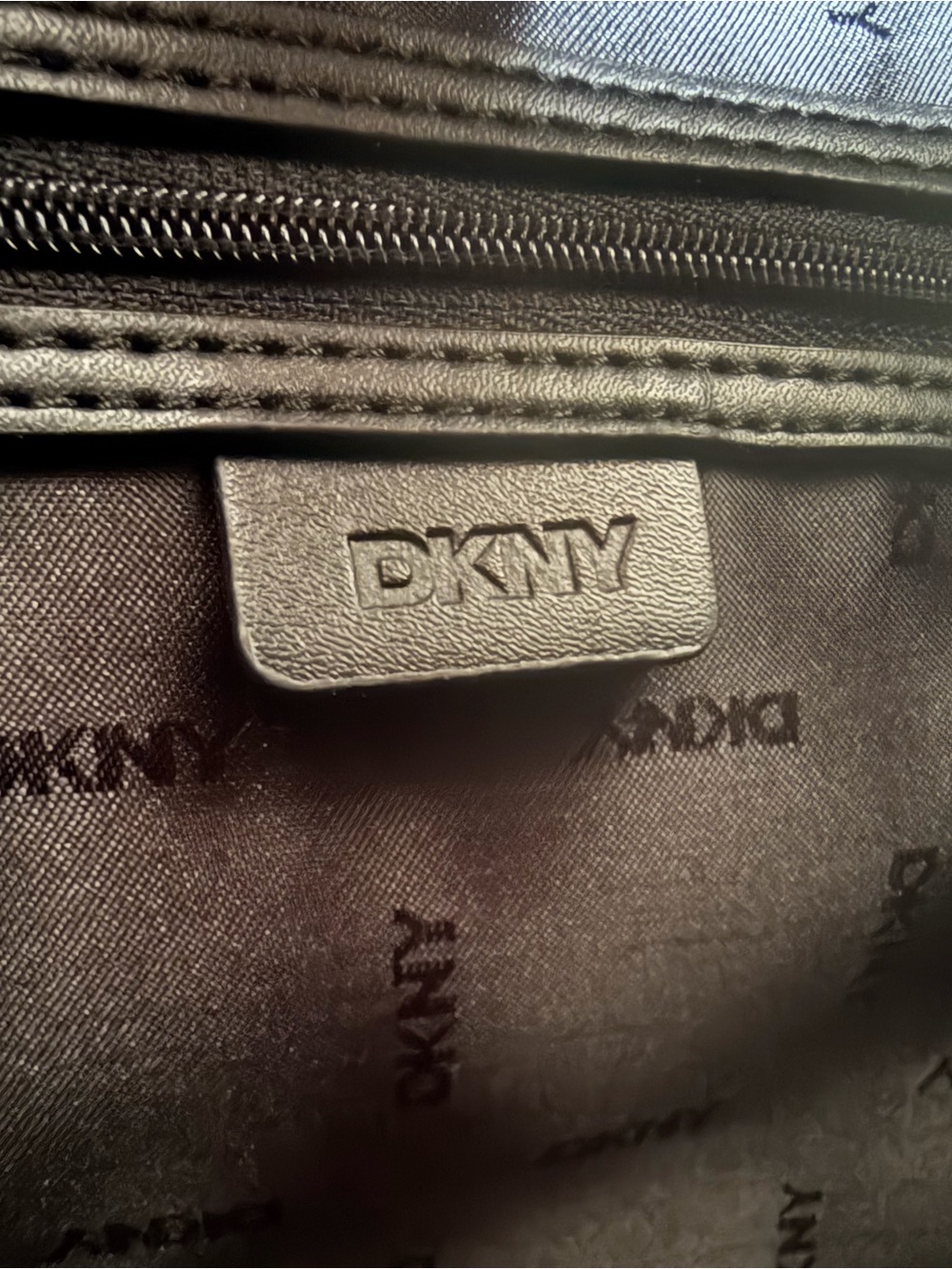 DKNY Black & White Graffiti Canvas Tote with Black Handles NWT - Picture 6 of 9